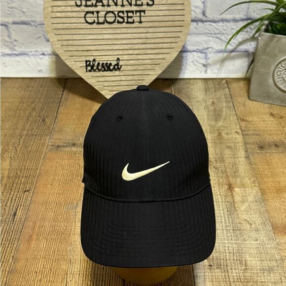 Nike Golf Hat Embroidered Swoosh Cap Black White Athletic Lightweight O/S 518707 - Picture 1 of 11